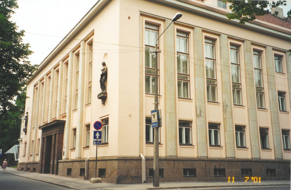 ministeeriumi_maja_2001.jpg